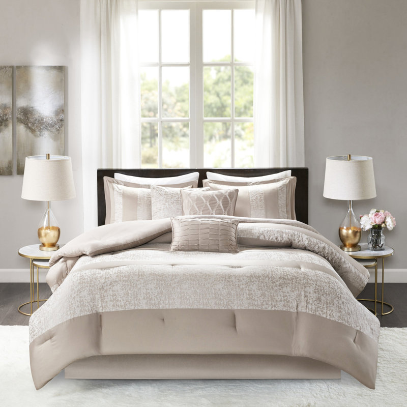 Édredon très grand taupe en chenille - 7 pièces avec et coussins décoratifs inclus