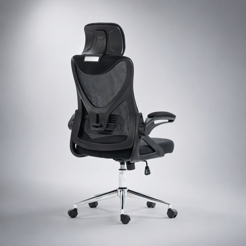 Chaise de bureau ergonomique essentielle avec appui-tête et soutien lombaire, alliant style et confort pour les espaces de travail modernes.