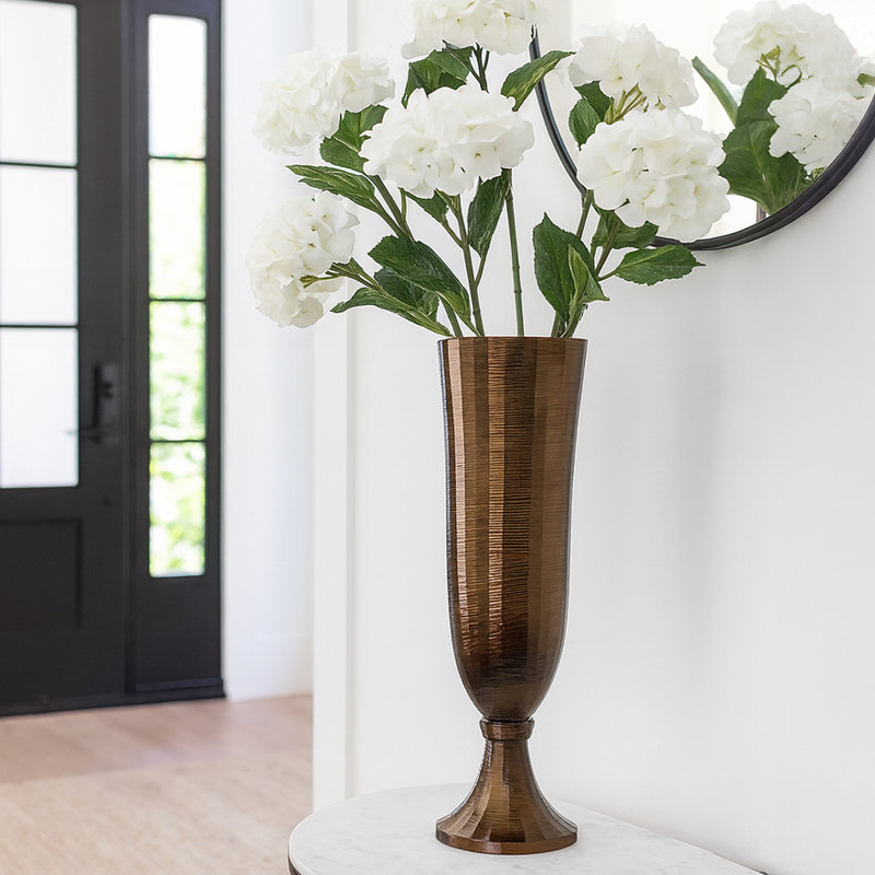 Vase décoratif en aluminium fait à la main Santara