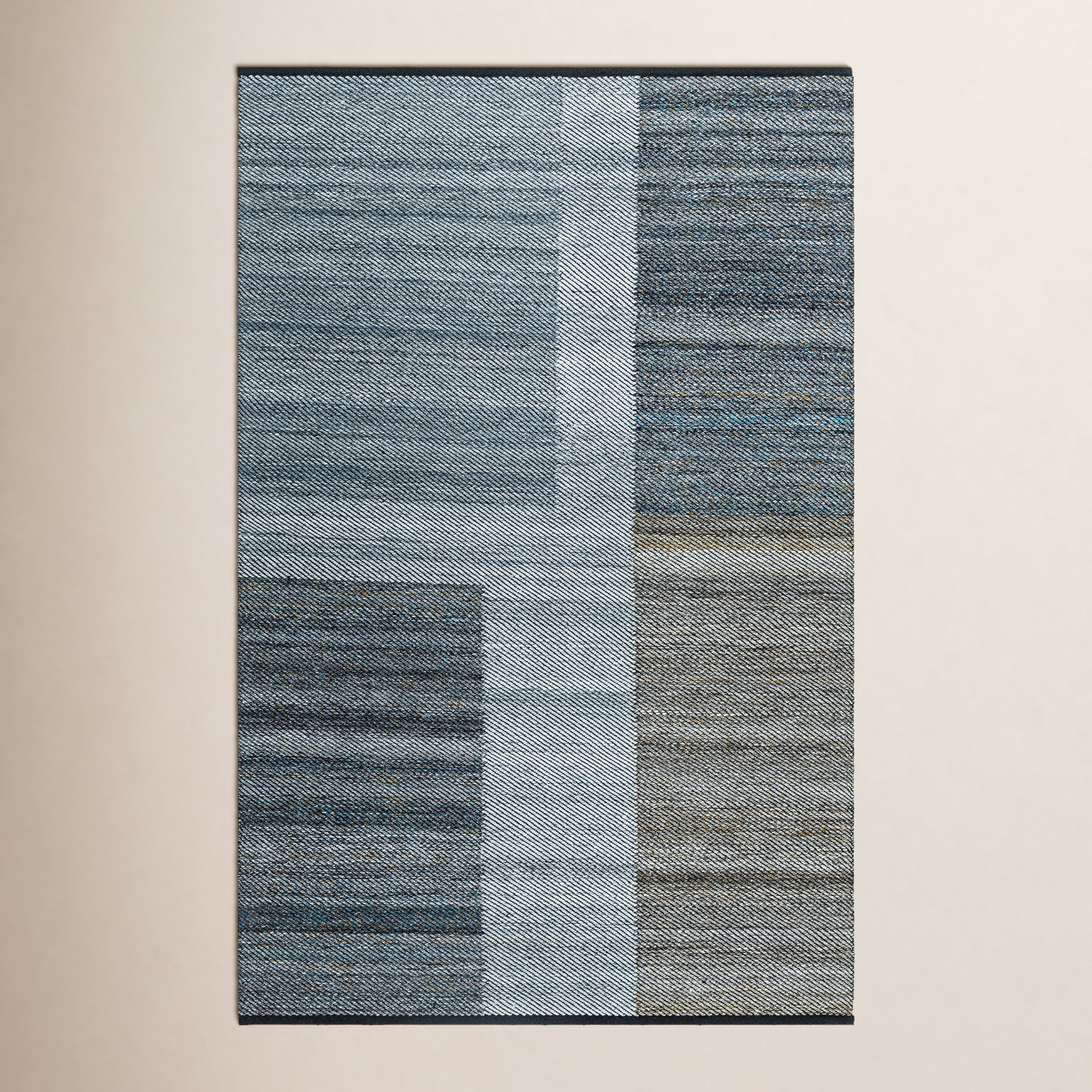 Campbelle Rustic Hand Woven Indoor/Outdoor Area Rug, Rectangle 5' x 7'6"