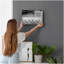 Art mural sur mesure en forme de cœur de plage noir et blanc avec noms et date personnalisés - Décor romantique en bord de mer pour les couples, les mariages et les anniversaires-729866091-730840311