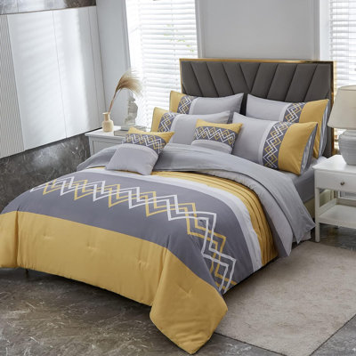 6-Piece Queen Size Red & Black Chevron Bed in a Bag, All-Season Microfiber Comforter Set with Sheets