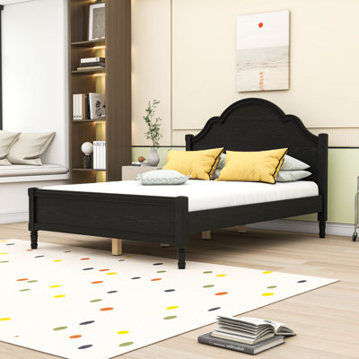 Lit plateforme en bois avec tête de lit