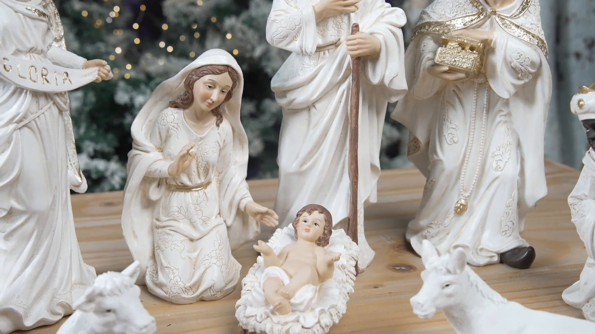 Crèche de Noël 7 Santons Scène Nativité 6cm Blanc & Or Crèche de Noël 7 Santons Scène Nativité 6cm Blanc & Or