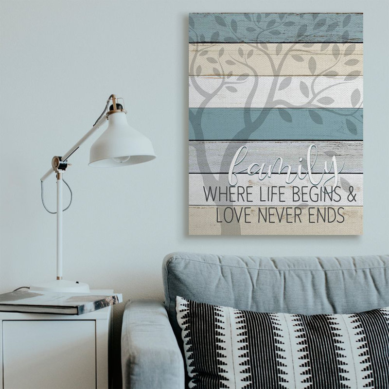 «Family Start and End Quote Tree Wood Grain Blue Tan» par Kim Allen - impression d'art graphique, H 48 po x l 36 po