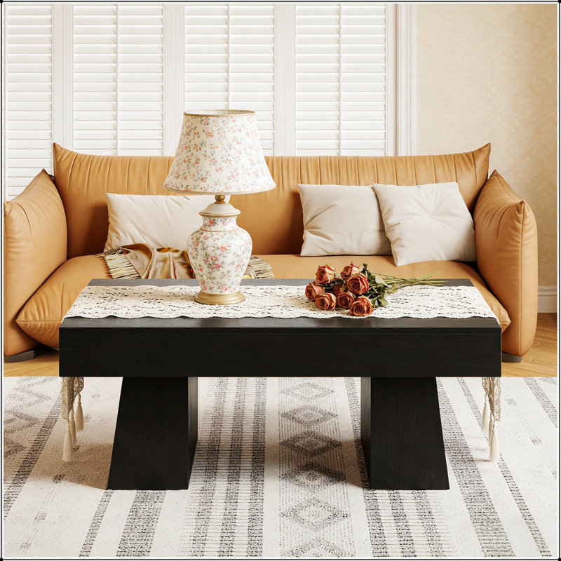 Table basse rectangulaire en bois durable avec surface résistante à l'eau, parfaite pour les salons modernes et traditionnels