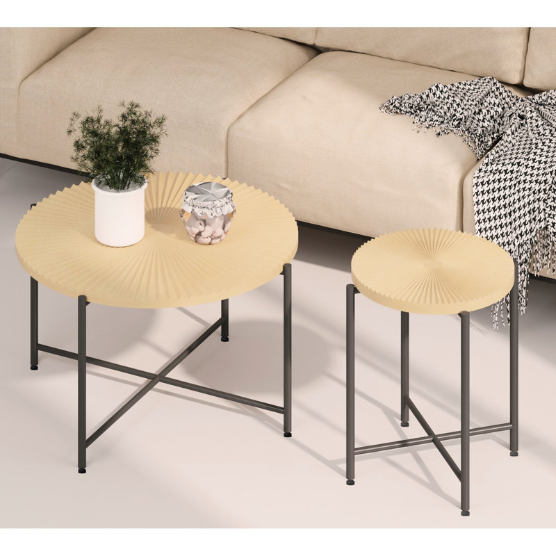 Table basse et table de bout Radial Imperméable avec housse. Forme cylindrique vieillie. Pieds en métal noir. Rustique. Noyer foncé, rouge, options de bois technique. P 31,4 po x H 18,9 po et P 18,9 po H 23,6 po