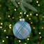 Boule d'ornement de Noël en verre à carreaux bleus et argentés 2,75 po (70 mm)