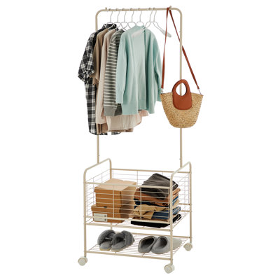Porte-vêtements à roulettes de 67 pouces avec porte-vêtements à suspendre avec panier et roulettes