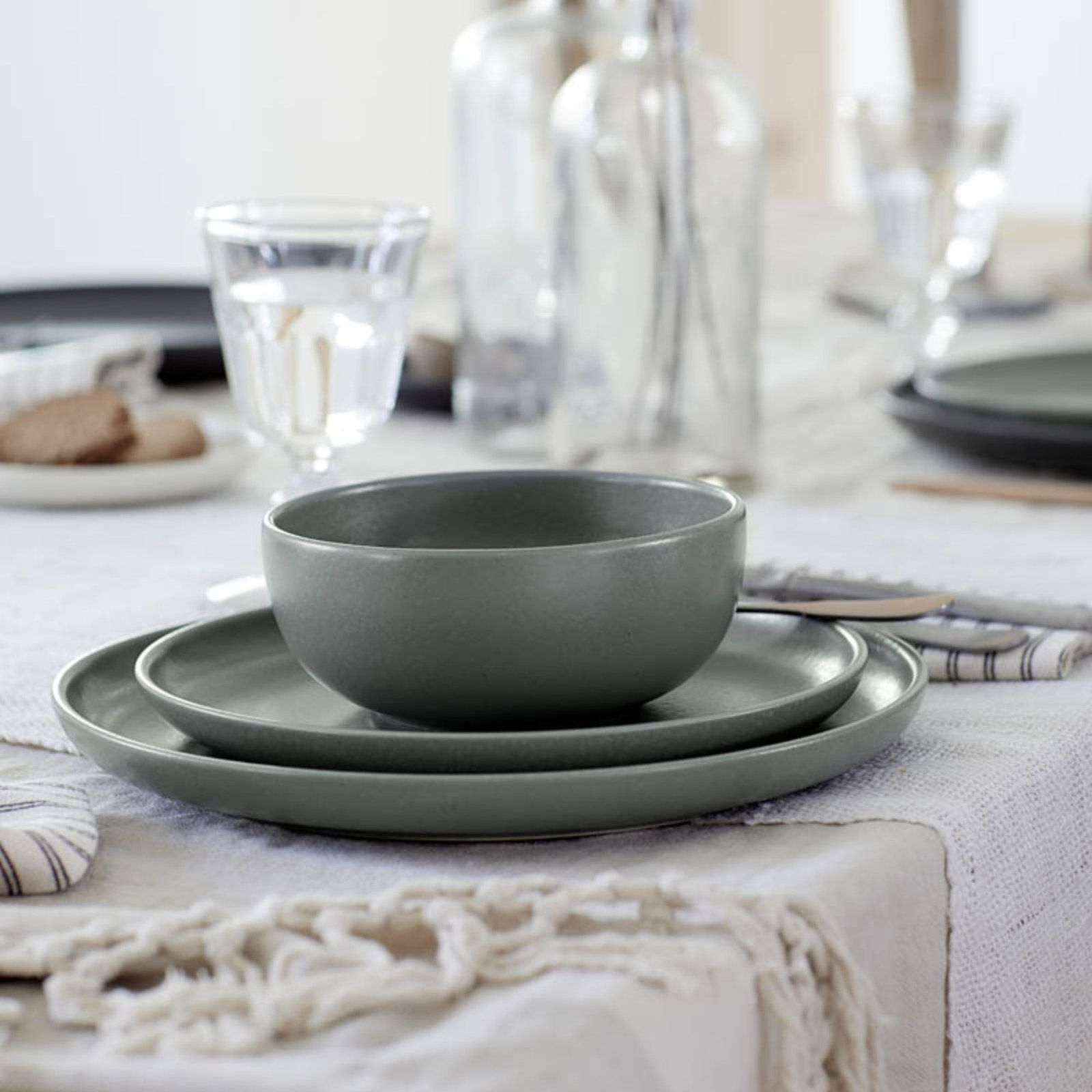 Casafina Pacifica Serving Bowl, Artichoke