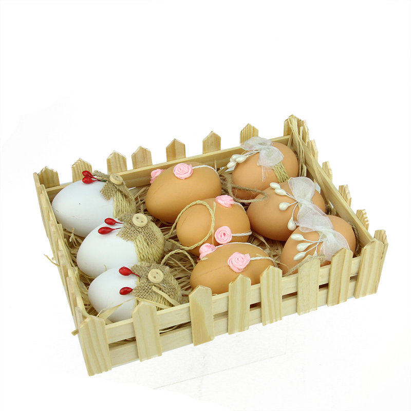 Ornements blancs et bruns en forme d'œuf de Pâques