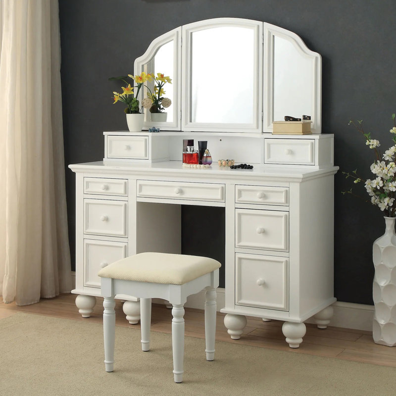 47.4" W Transitional Vanity W/ Stool, White, White
