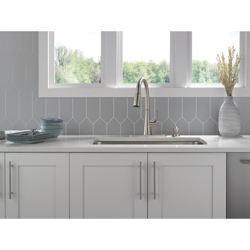 Robinet de cuisine rétractable à poignée simple Auburn avec épandeur de savon et technologie ShieldSpray