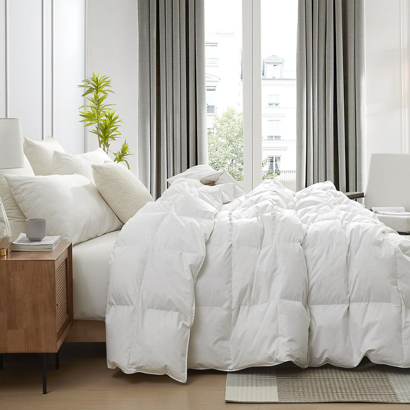 Luxurious White Cotton Queen Down Comforter