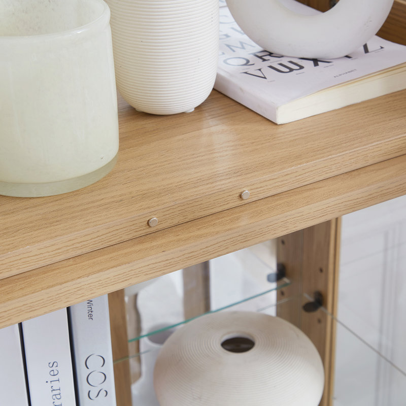 Vitrine lumineuse en verre avec tablettes réglables, poignées rétro et éclairage intérieur pour un rangement élégant