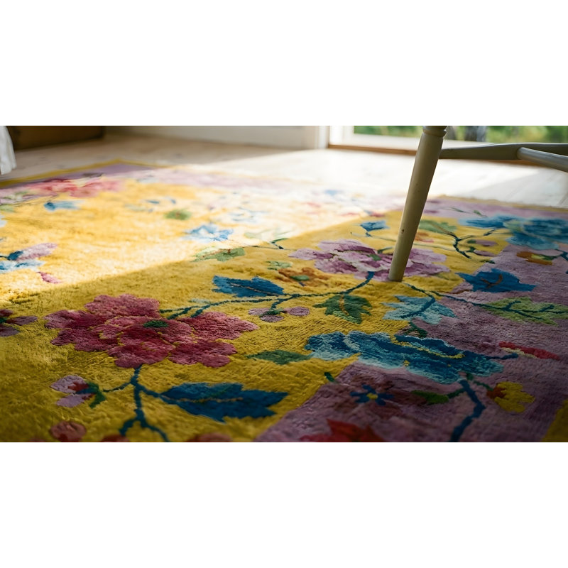 Tapis jaune / doré orange en laine à motif floral antique des années 1920