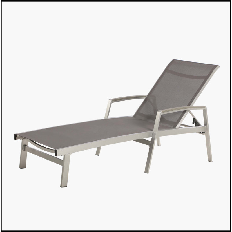 CHAISE LUNGE
