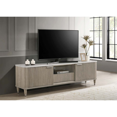 Meuble télé avec portes coulissantes, tablettes ouvertes et pieds fuselés au fini bois flotté Modern Luxury