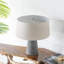 Lampe de table à luminosité réglable, parfaite pour la lecture et l'éclairage ambiant dans n'importe quelle pièce.