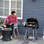 Barbecue au charbon portatif extérieur avec roulettes - fentes réglables pour barbecue de 21 po et tablette inférieure pour le pique-nique, camping, expérience délicieuse, barbecue