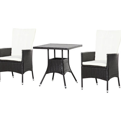 Ensemble de jardin 3 pièces avec chaises inclinables à bouton et table basse en imitation bois pour balcon, pique-nique, patio, coussins crème et blanc, style rustique, persiennes à lattes avec système d'évacuation de l'eau, idéal pour les fêtes au bord de la piscine.