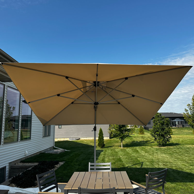 Parasol carré en porte-à-faux avec manivelle de 132 po Shalonte, Beige