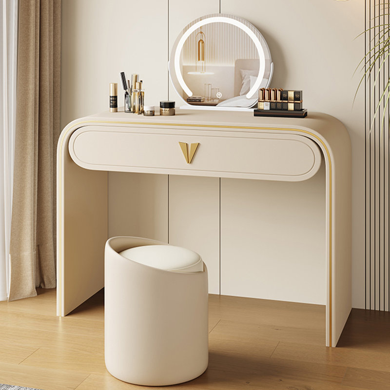 Ursal, Beige