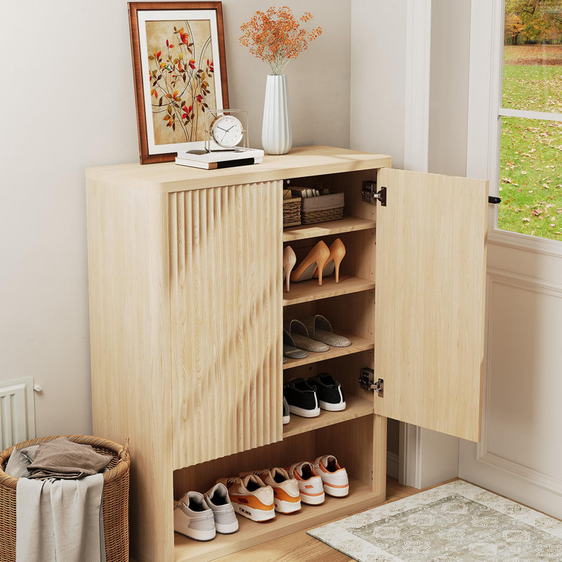 Range-chaussures cannelé de 44,5 po de hauteur avec portes, organisateur de rangement en bois à 5 niveaux avec tablettes réglables