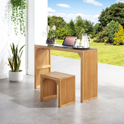 Le banc et la table en pin naturel - apportent de la fraîcheur à votre maison