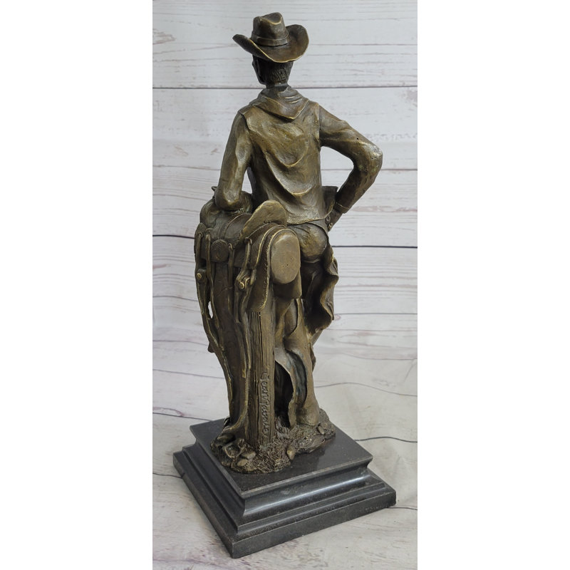 Figurine de sculpture Capulet Cowboy avec corde en bronze