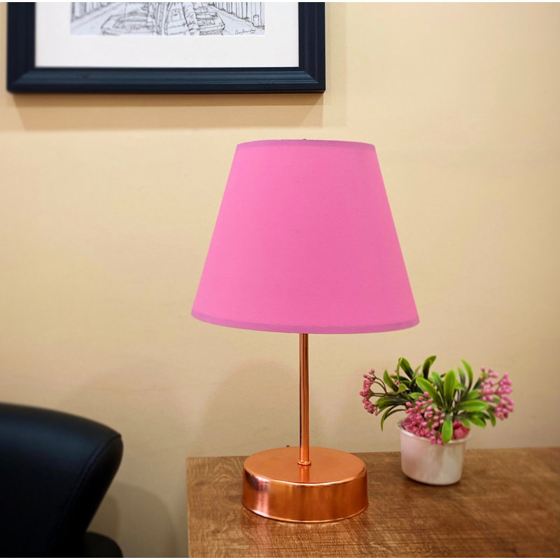 Lampe de table élégante avec pied en métal et capuchon en polypropylène, rose et or rose, 14,2 po x 8,5 po x 14,2 po | Douille E27 de 40 W maximum | Longueur de câble 59,1 pouces | Interrupteur marche / arrêt | Parfait pour la décoration intérieure et les espaces modernes