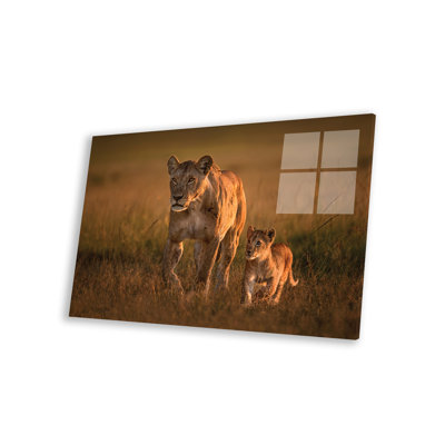 «Mom Mom Lioness with Cub» par Xavier Ortega - peinture sans cadre