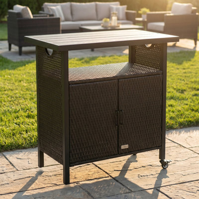 Chariot-bar d'extérieur en osier, chariot de service de patio mobile avec plateau en bois en plastique, rangement à 3 niveaux, roulettes verrouillables à 360 °, noir