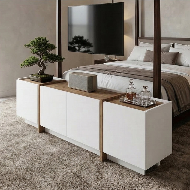 Buffet et console multimédia Aveline de 71 po de largeur avec portes à fermeture en douceur, Blanc / pin Atlantique