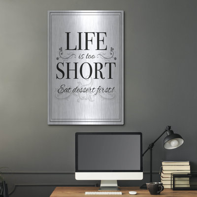  «Life Is Short» par Fiona Stokes-Gilbert, art mural en métal