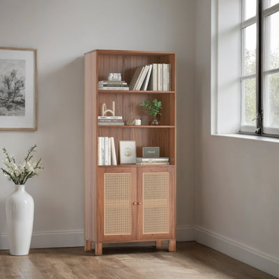 Bibliothèque à 5 niveaux avec portes en rotin et tablettes de rangement