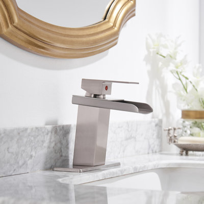 Single-Hole Single-handle Bathroom Faucet with Drain Assembly