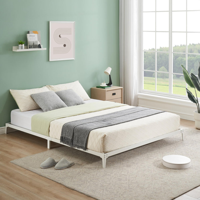 Iwen 4.6'' Bed Frame, Queen, White