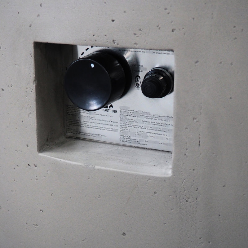 Foyer d'extérieur rond de 40 000 à 31 po, béton léger, gris, crée une atmosphère de cour arrière chaleureuse, aucun assemblage rond, faites de votre patio une destination