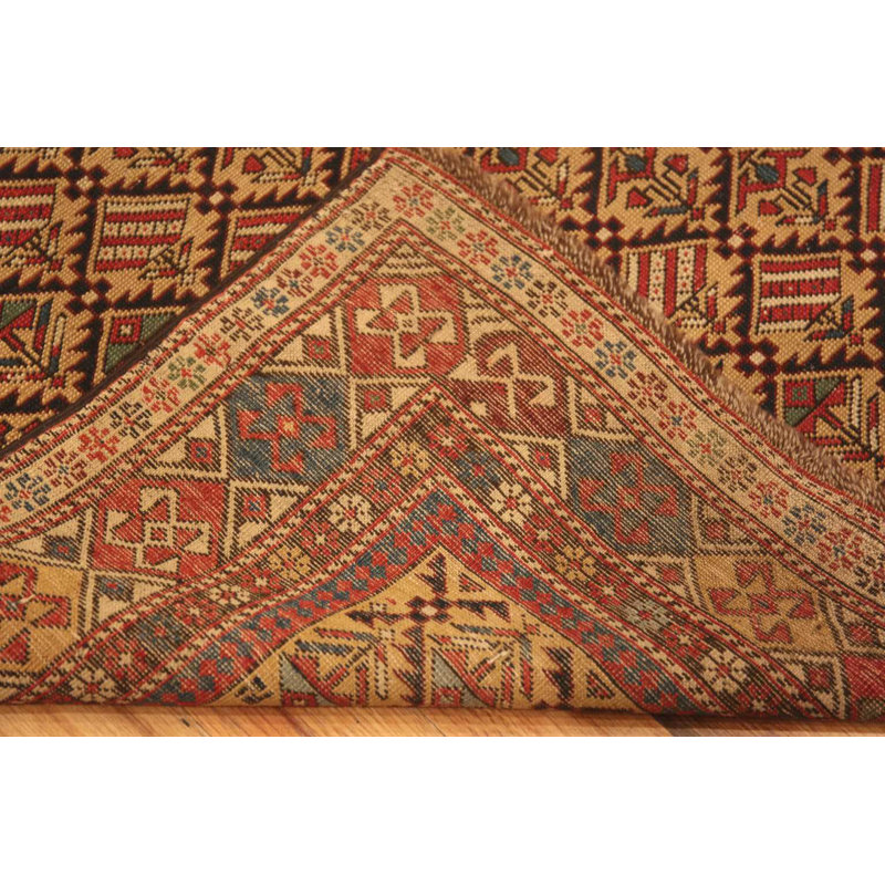 Tapis antique de race blanche du Daguestan