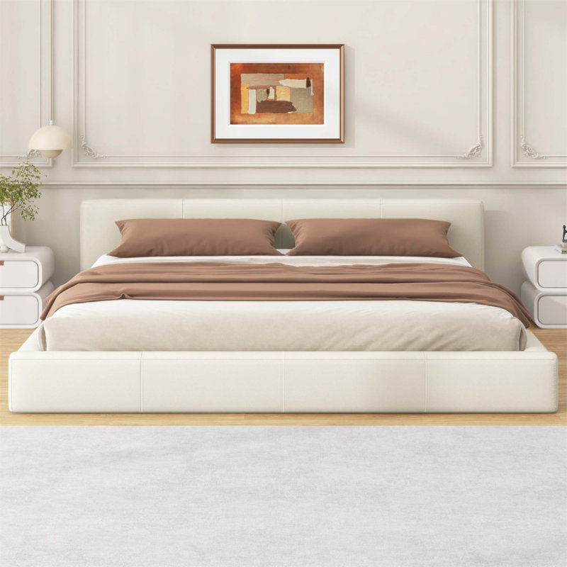 Élégant lit tapissier beige avec cadre en bois de bouleau durable, parfait pour les chambres modernes et traditionnelles