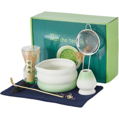 Ensemble de fouet à matcha 7 pièces. L'ensemble de matcha en céramique comprend un bol à matcha.  Fouet et support.  Pelle et repose-pelle. Tamis en acier inoxydable et torchon. Ensemble de matcha pour les amateurs de thé. Blanc et vert