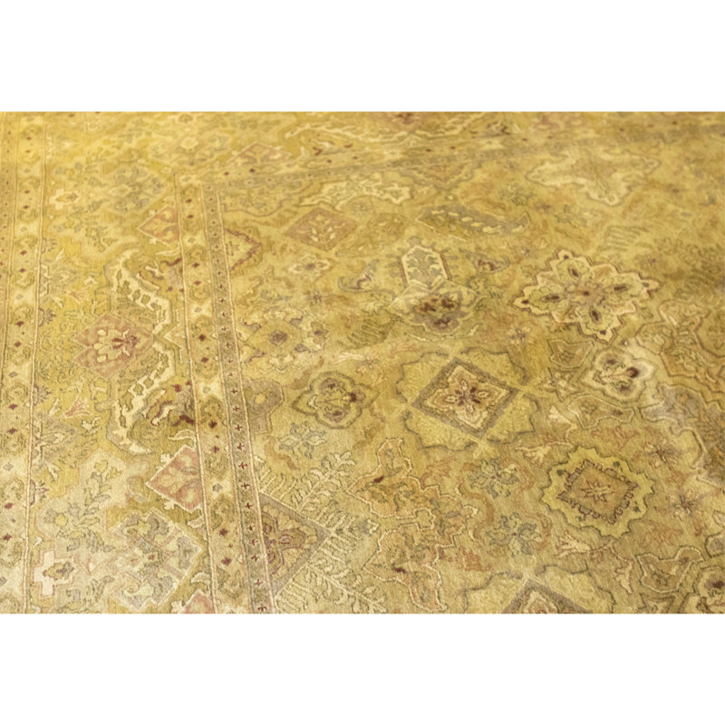 Hand Knotted Wool Oriental Area Rug in Gold