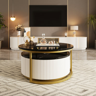 Table basse gigogne moderne avec un design cannelé et un tiroir en noir et or, parfait pour les espaces de vie élégants et fonctionnels.