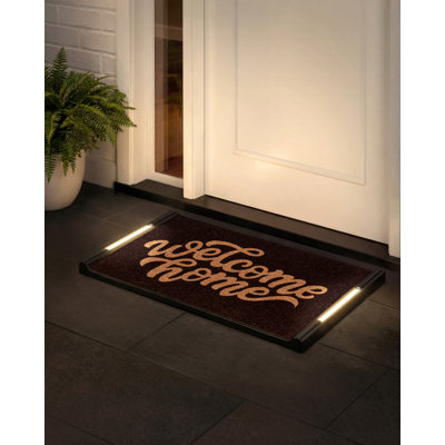 Tapis d'entrée Baytown avec lumières DEL activées par pression, antidérapant, résistant aux intempéries, tapis d'extérieur 45,7 x 76,2 cm (18 x 30 po), insert en fibre de coco, sans fil, 3 piles AA, arrêt automatique, 82,5 x 47 cm (32,5 x 18,5 po)