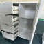 Armoire de rangement de salle de bain avec 4 tiroirs et 1 porte, organisateur de plancher autoportant en bois pour la salle de bain, armoire de rangement étroite pour les petits espaces, entrée, salon ou couloir, blanc