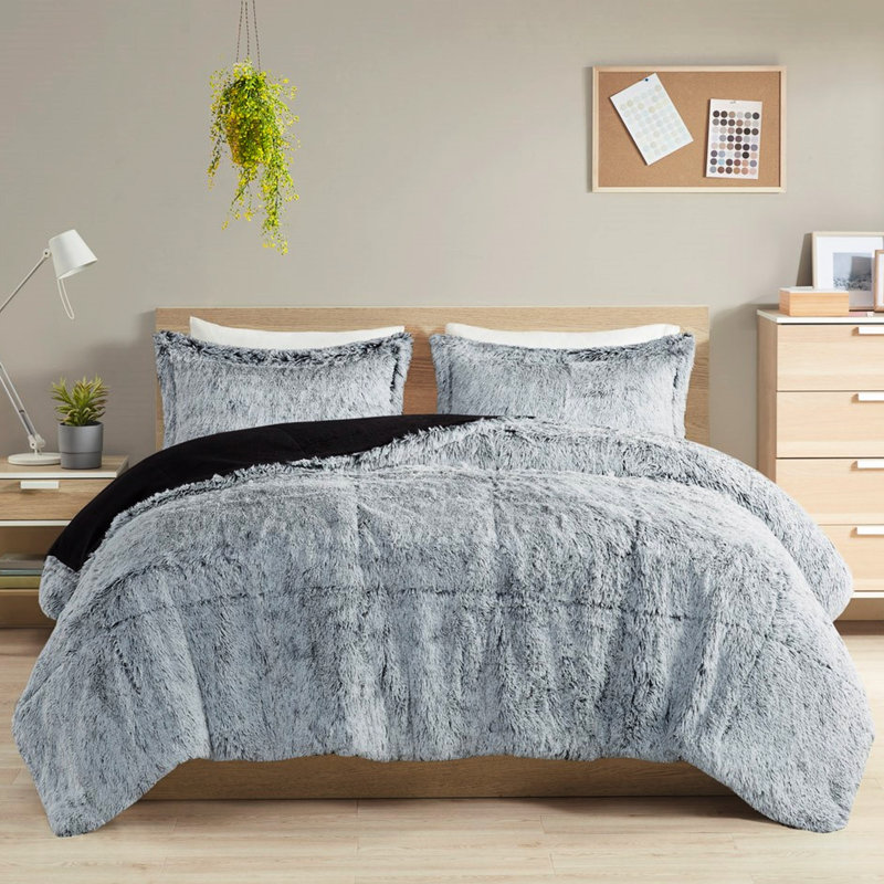 L'édredon simple / simple TG à poils longs gris, avec revers doux, comprend et 2 taies décoratives pour créer une chambre de rêve avec un style long et doux