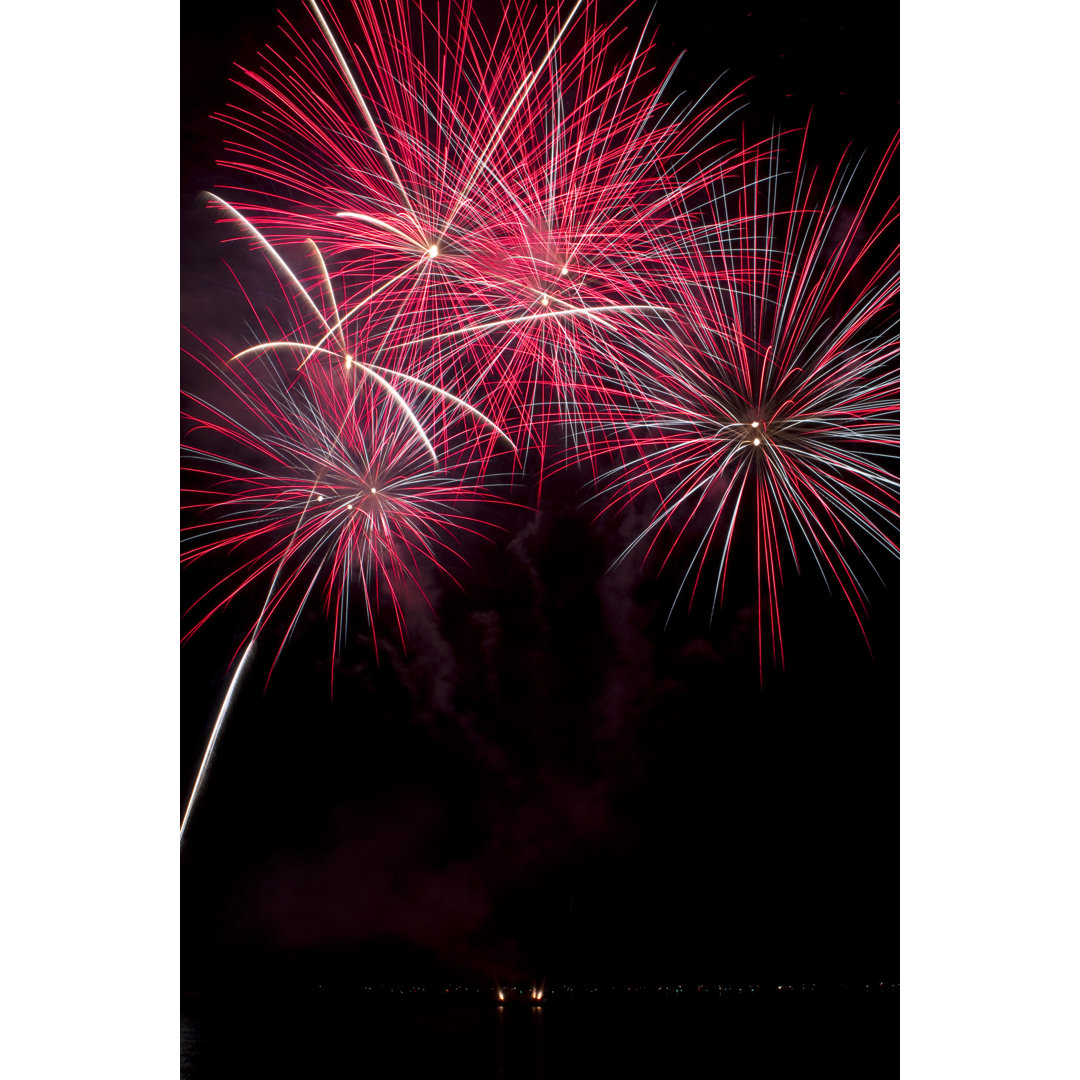 Rotes und blaues Feuerwerk