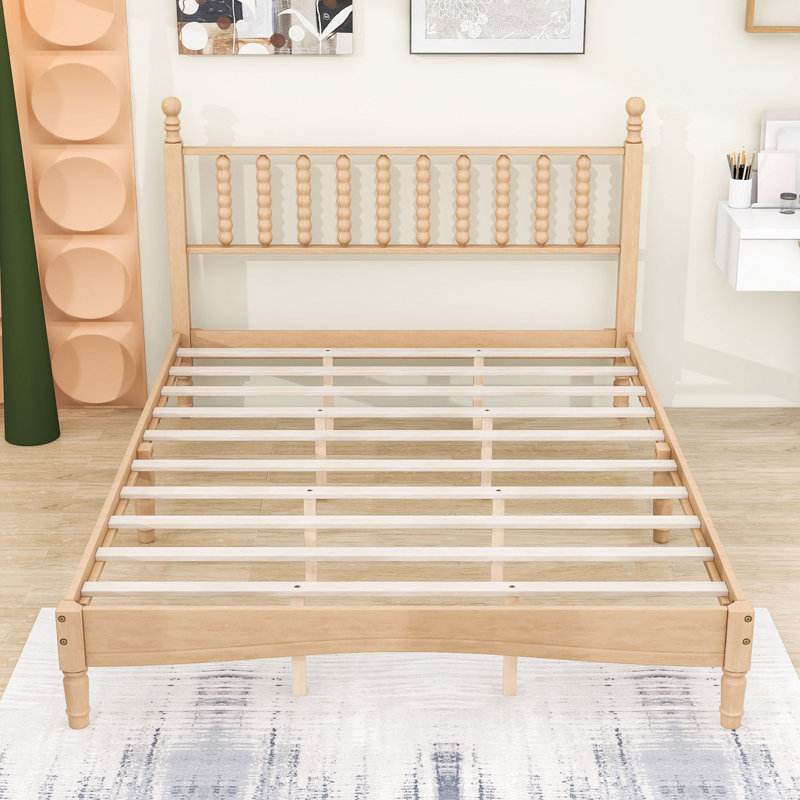 Grand lit plateforme en bois avec tête de lit