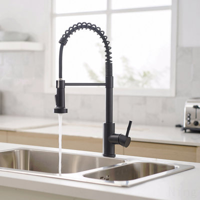 Commercial Black Single Handle Single Lever Kitchen Sink Faucet With Pull-Out Sprayer